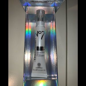 No7 dark spot correcting Serum